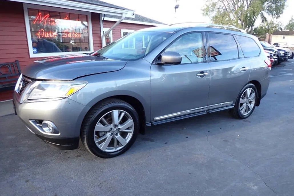 2015 Nissan Pathfinder Platinum photo 1