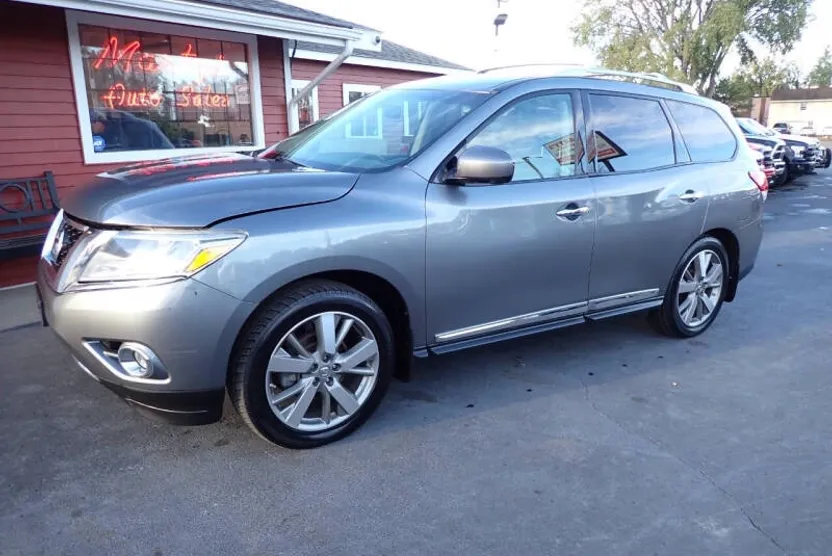 2015 Nissan Pathfinder Platinum photo 1