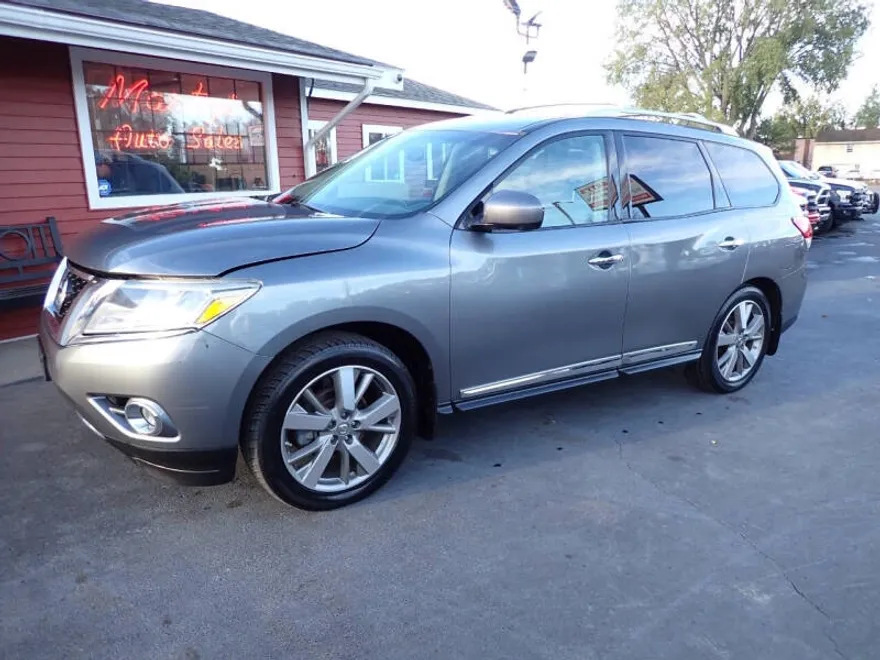2015 Nissan Pathfinder Platinum photo 1