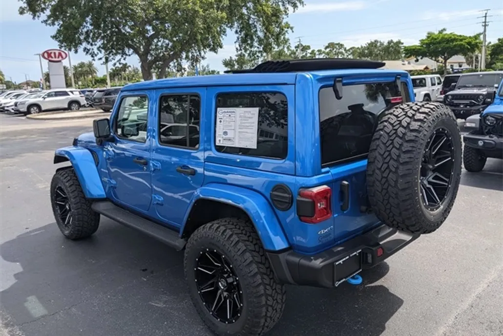 2022 Jeep Wrangler Unlimited Sahara 4xe photo 1