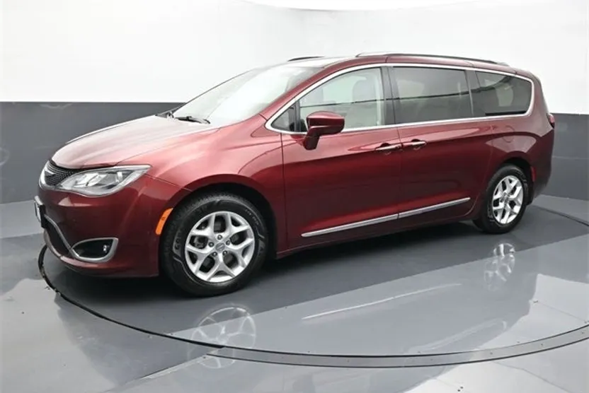 2018 Chrysler Pacifica Touring Plus photo 1