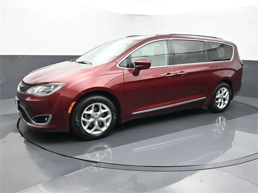 2018 Chrysler Pacifica Touring Plus photo 1