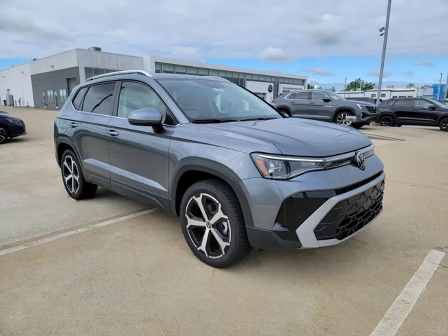 2025 Volkswagen Taos SEL photo 1
