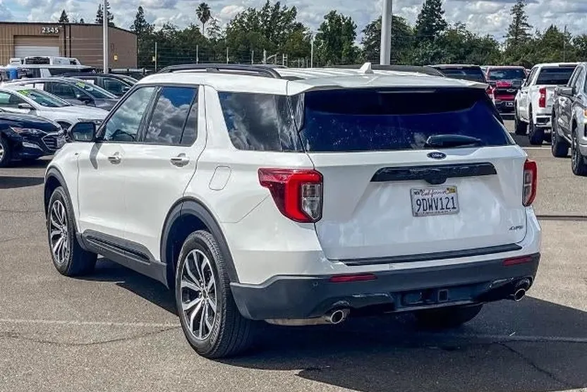 2022 Ford Explorer ST-Line photo 1