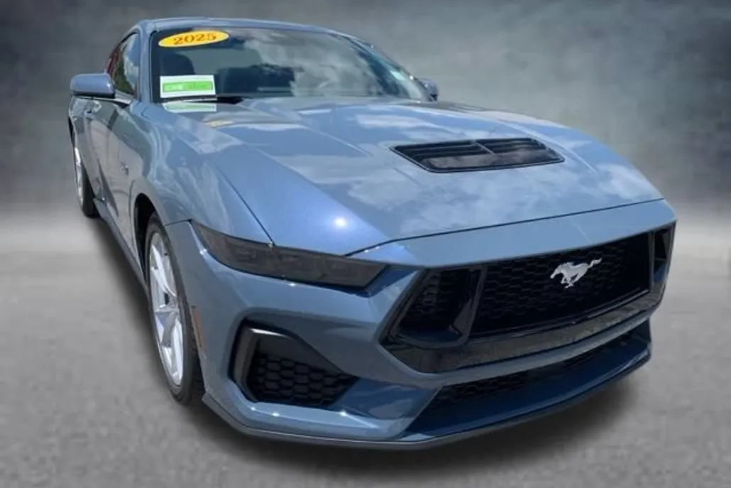 2025 Ford Mustang GT Premium photo 1
