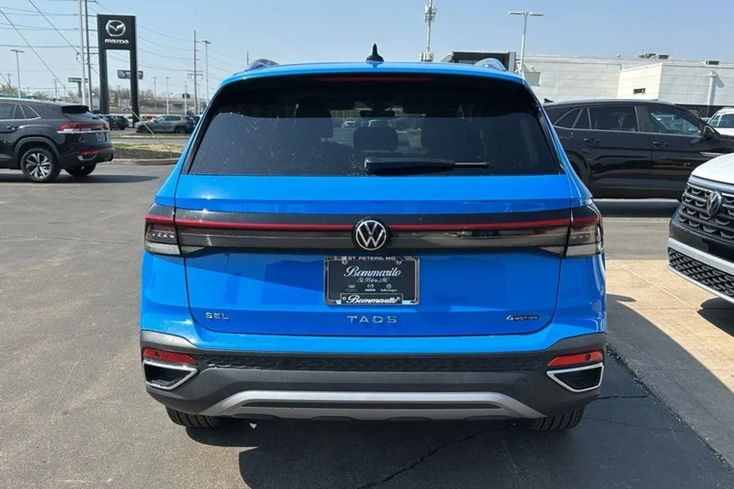 2025 Volkswagen Taos SEL photo 1