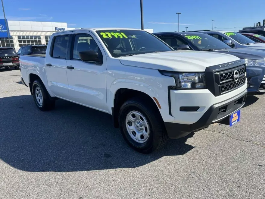 2022 Nissan Frontier S photo 1
