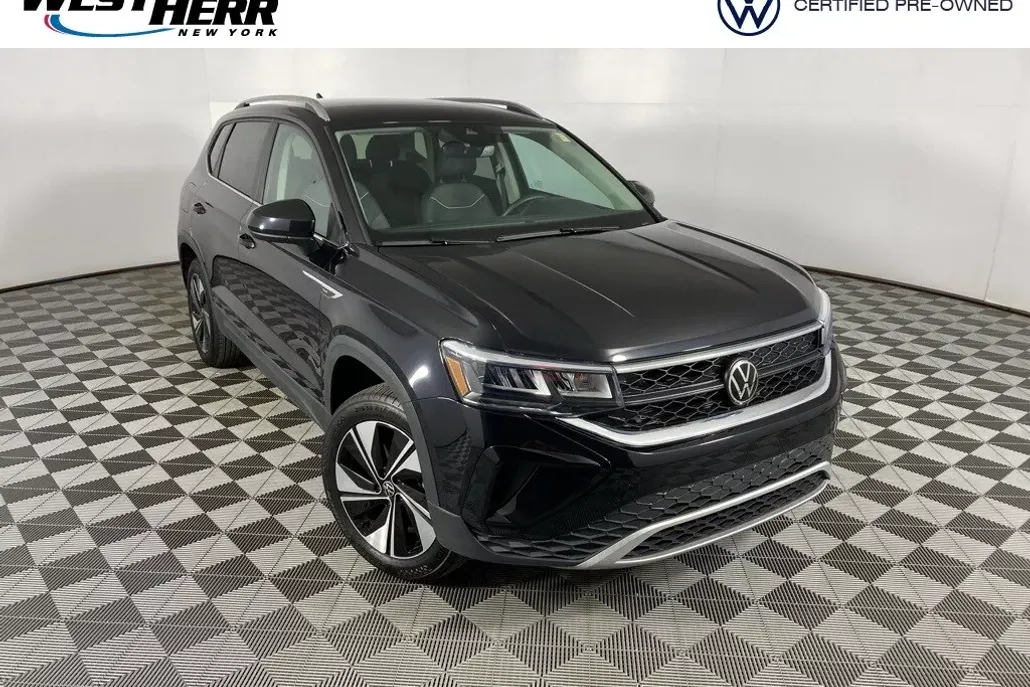 2024 Volkswagen Taos SE photo 1
