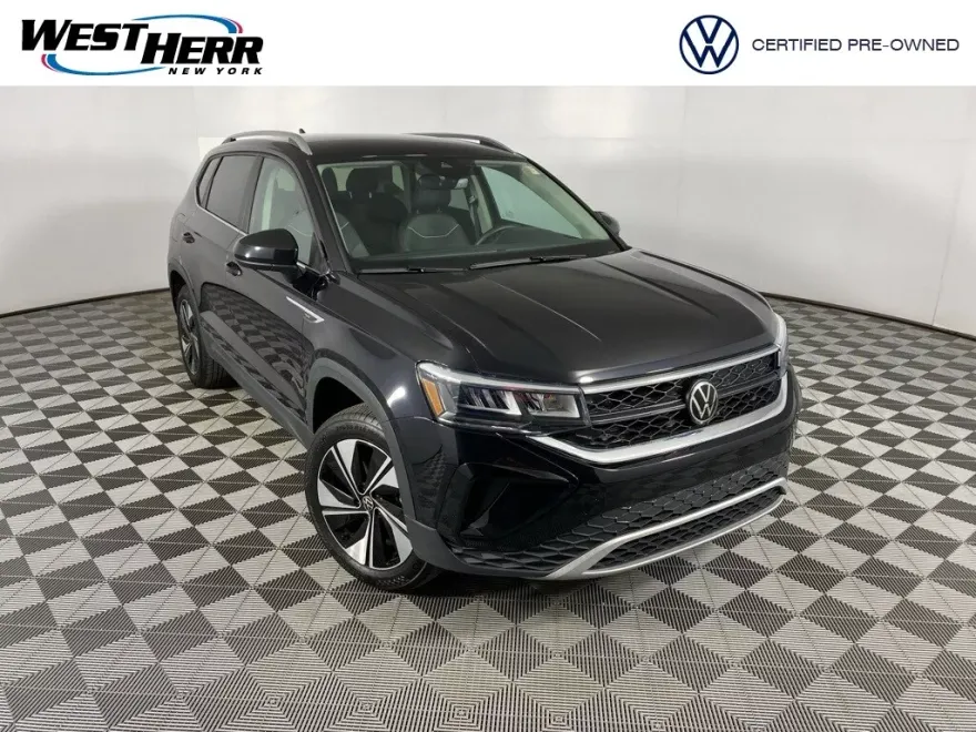 2024 Volkswagen Taos SE photo 1