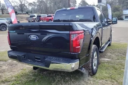 2025 Ford F-150 XLT photo 2