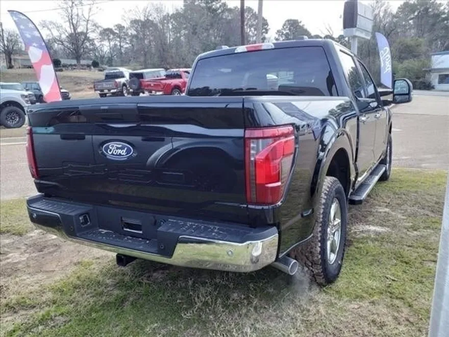 2025 Ford F-150 XLT photo 2