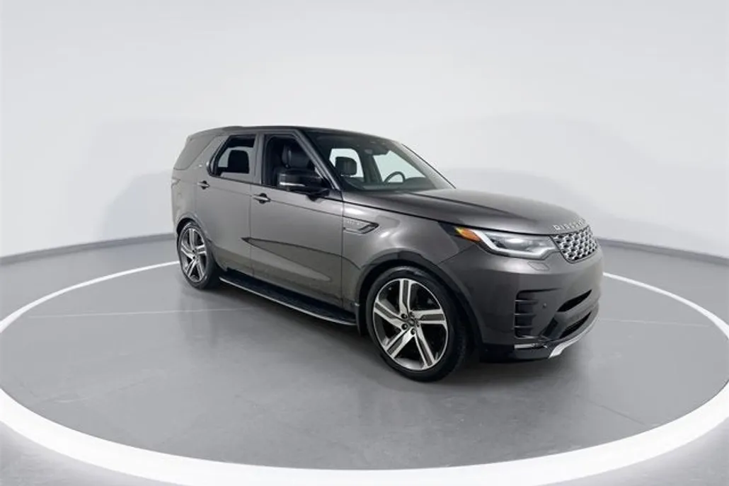 2024 Land Rover Discovery Metropolitan Edition photo 1