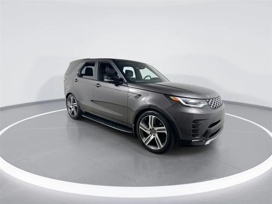 2024 Land Rover Discovery Metropolitan Edition photo 1