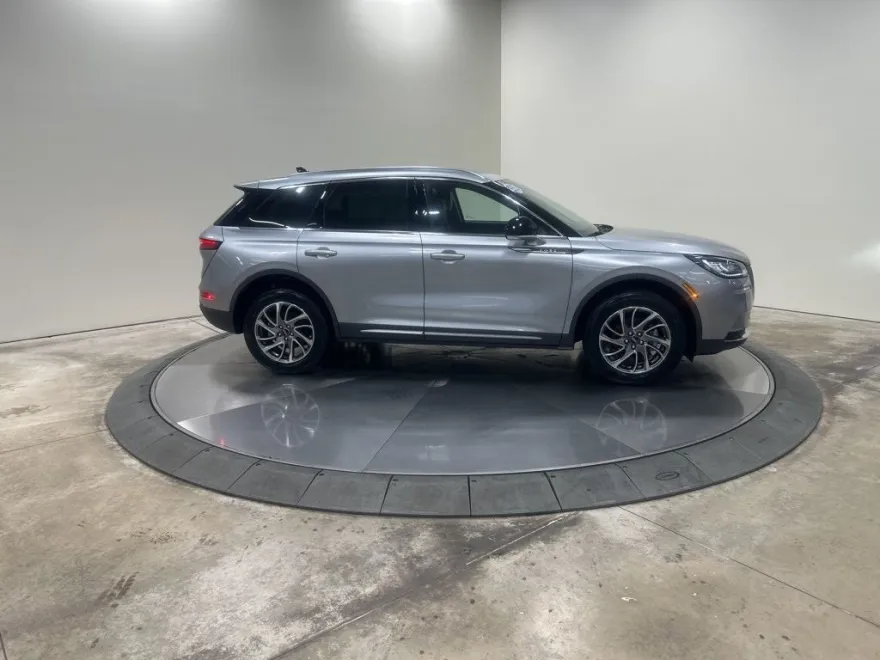 2022 Lincoln Corsair Standard photo 1