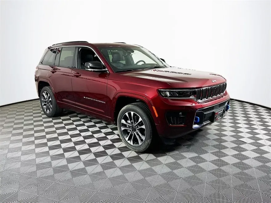 2024 Jeep Cherokee Overland 4xe photo 1