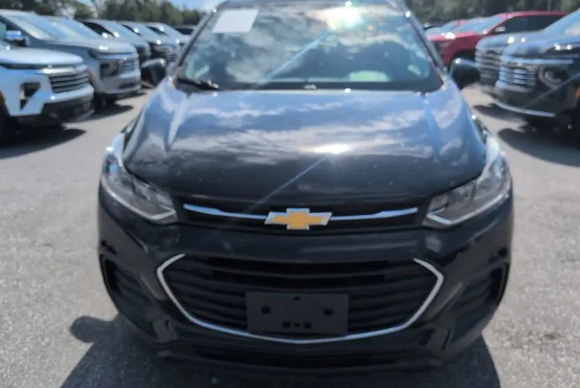 2017 Chevrolet Trax LS photo 1