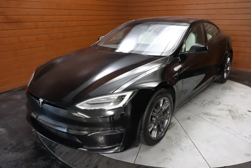 2022 Tesla Model S photo 1