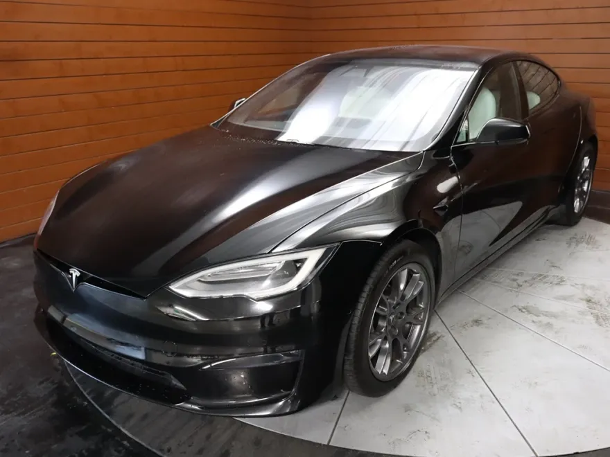 2022 Tesla Model S photo 1