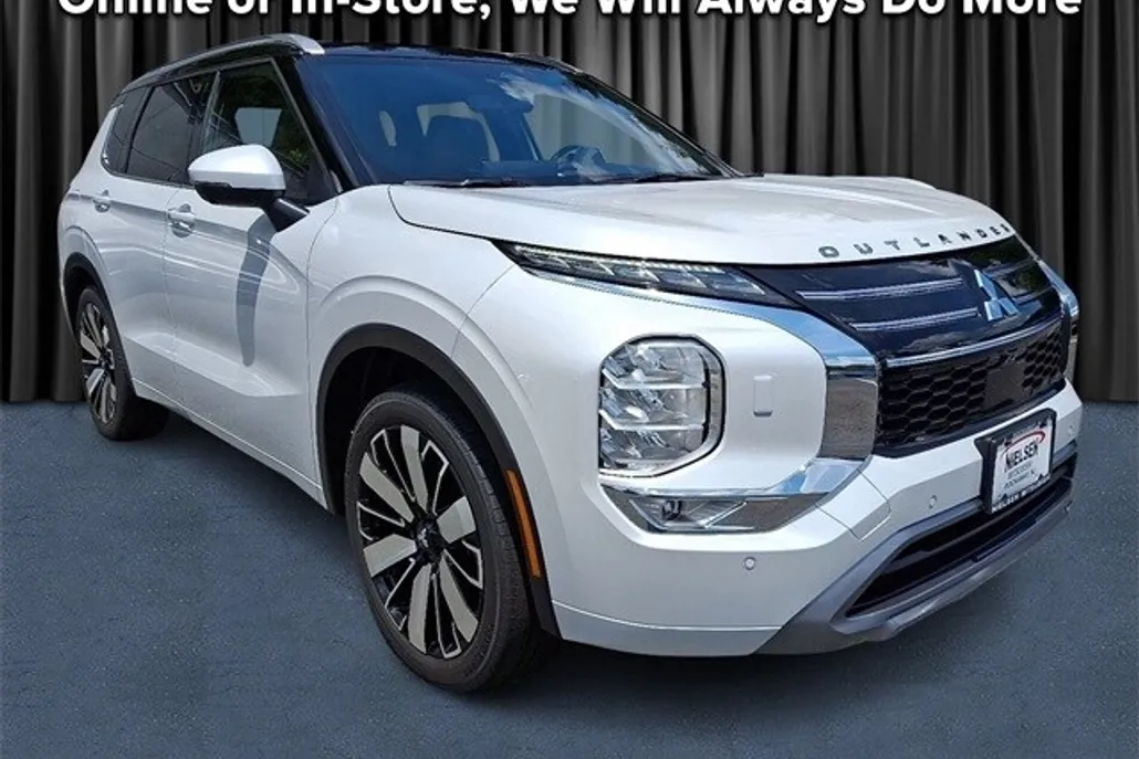 2025 Mitsubishi Outlander SEL photo 1