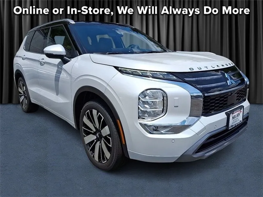 2025 Mitsubishi Outlander SEL photo 1