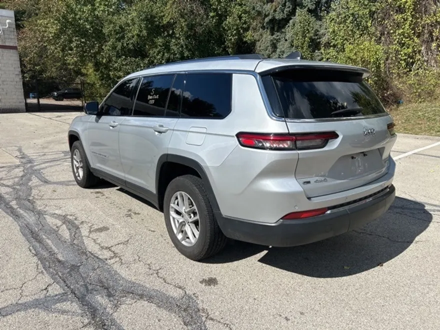 2021 Jeep Grand Cherokee Laredo photo 1