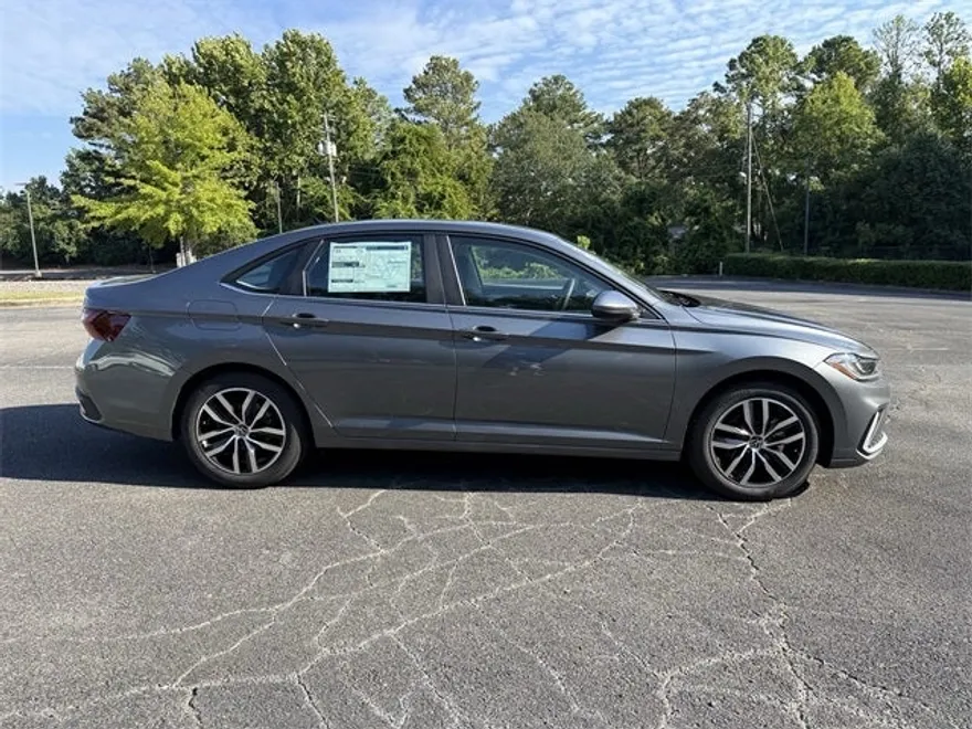 2025 Volkswagen Jetta 1.5T SE photo 1