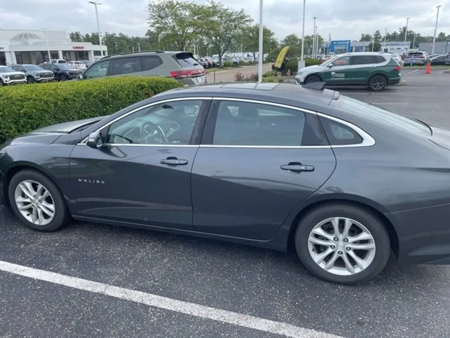 2016 Chevrolet Malibu 1LT photo 1