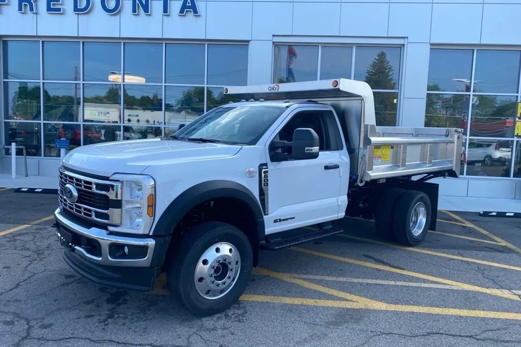 2025 Ford F-600 photo 1