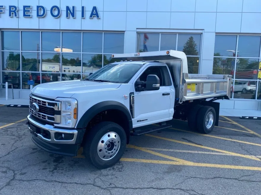 2025 Ford F-600 photo 1