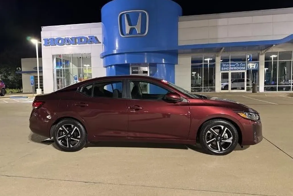 2024 Nissan Sentra SV photo 1