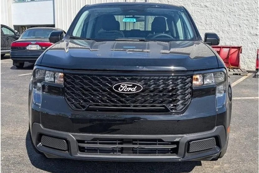 2025 Ford Maverick XLT photo 1