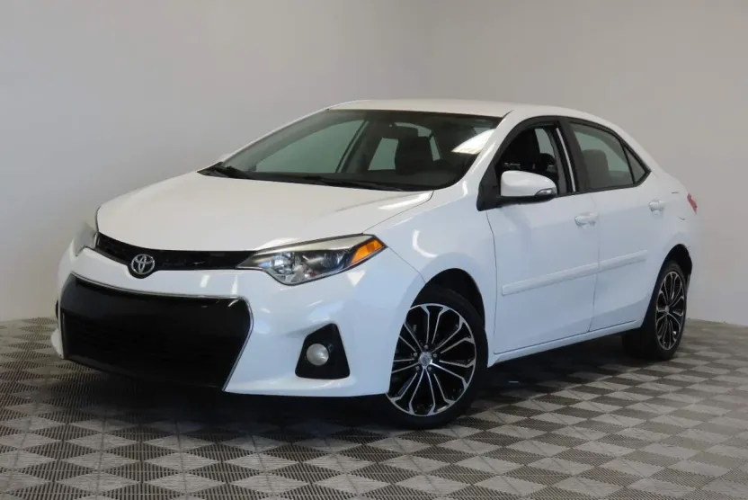 2015 Toyota Corolla Plus photo 1