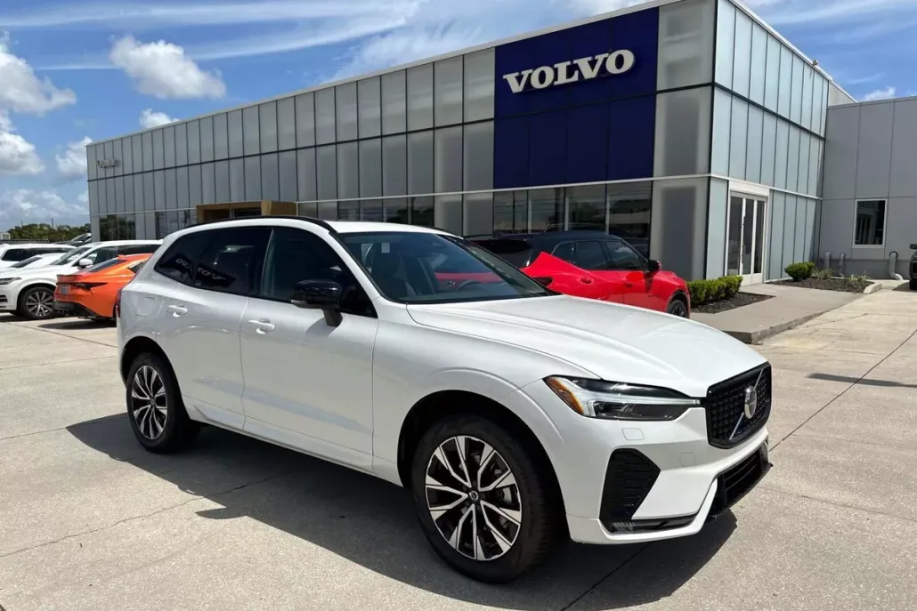 2025 Volvo XC60 B5 Core photo 1