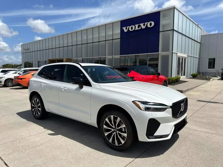 2025 Volvo XC60 B5 Core photo 1