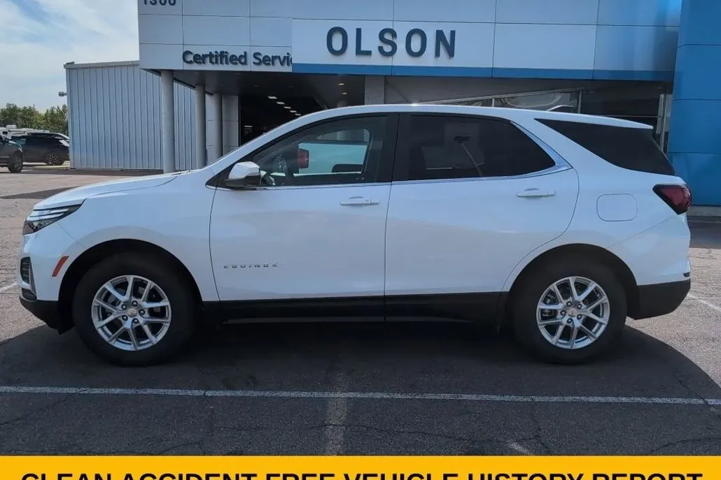 2022 Chevrolet Equinox LT photo 1