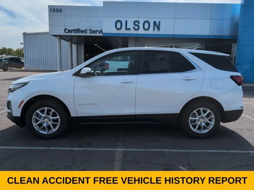 2022 Chevrolet Equinox LT photo 1