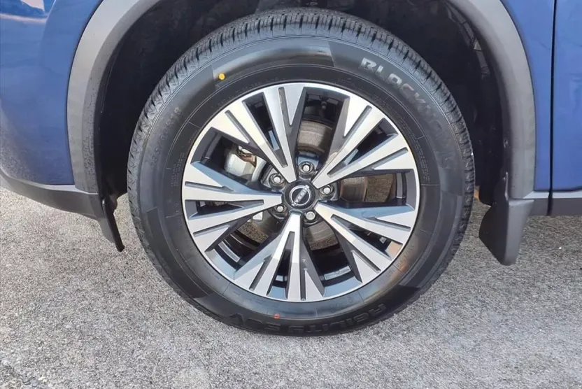 2023 Nissan Rogue SV photo 1