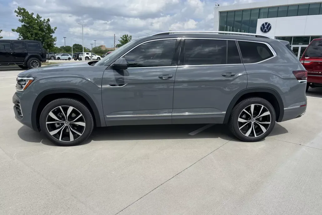 2025 Volkswagen Atlas SEL Premium R-Line photo 1