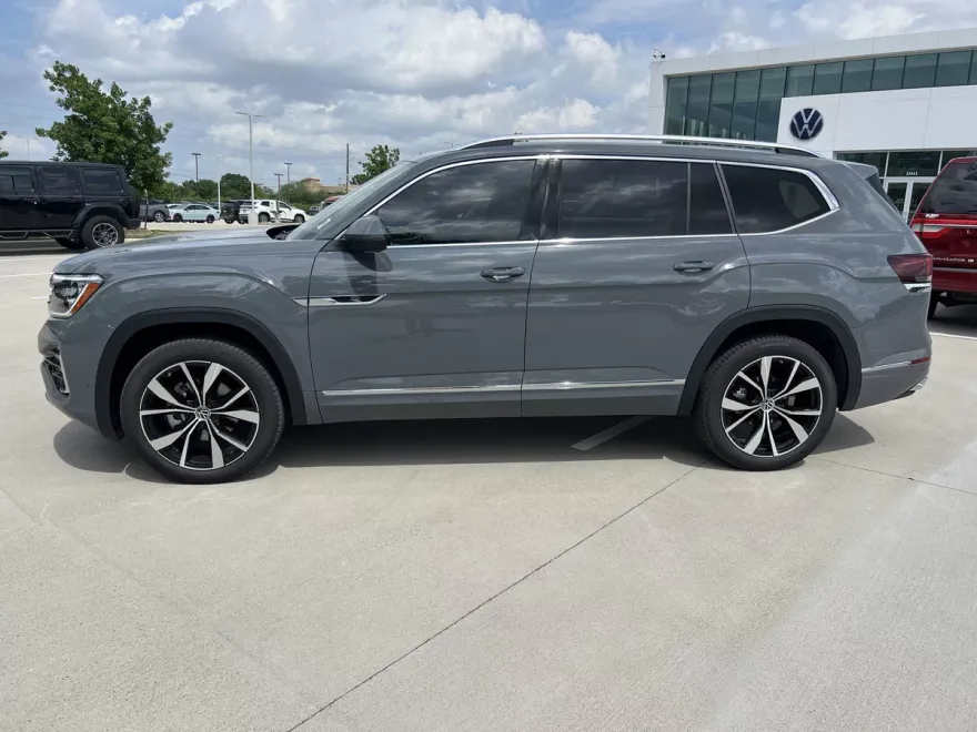 2025 Volkswagen Atlas SEL Premium R-Line photo 1