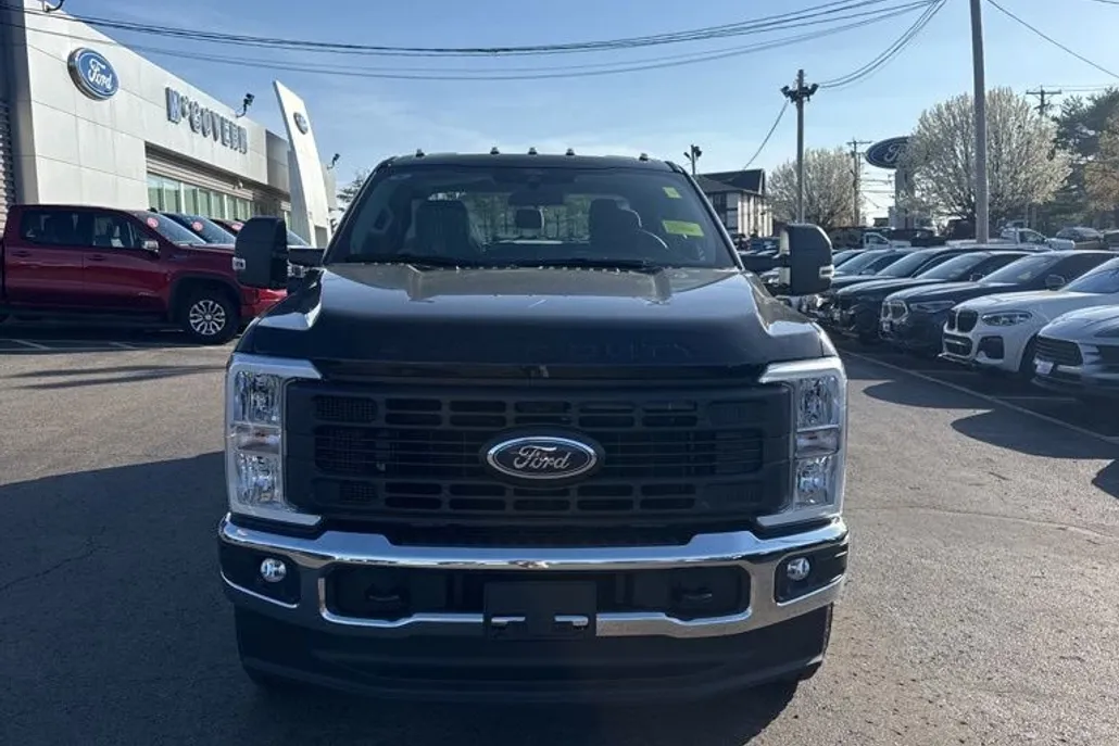 2025 Ford F-350 photo 1