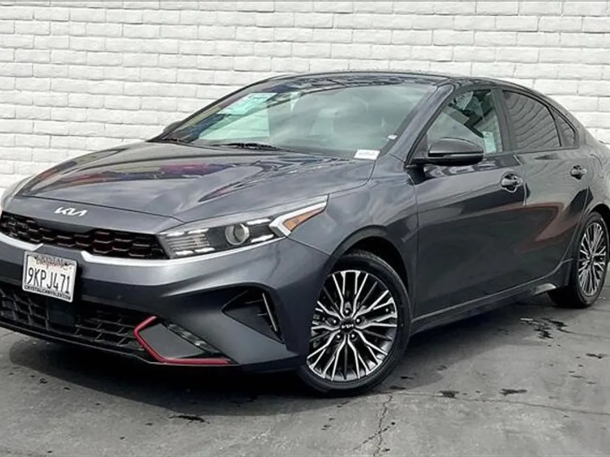 2024 Kia Forte GT-Line photo 1
