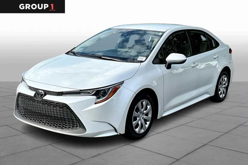 2022 Toyota Corolla LE photo 1