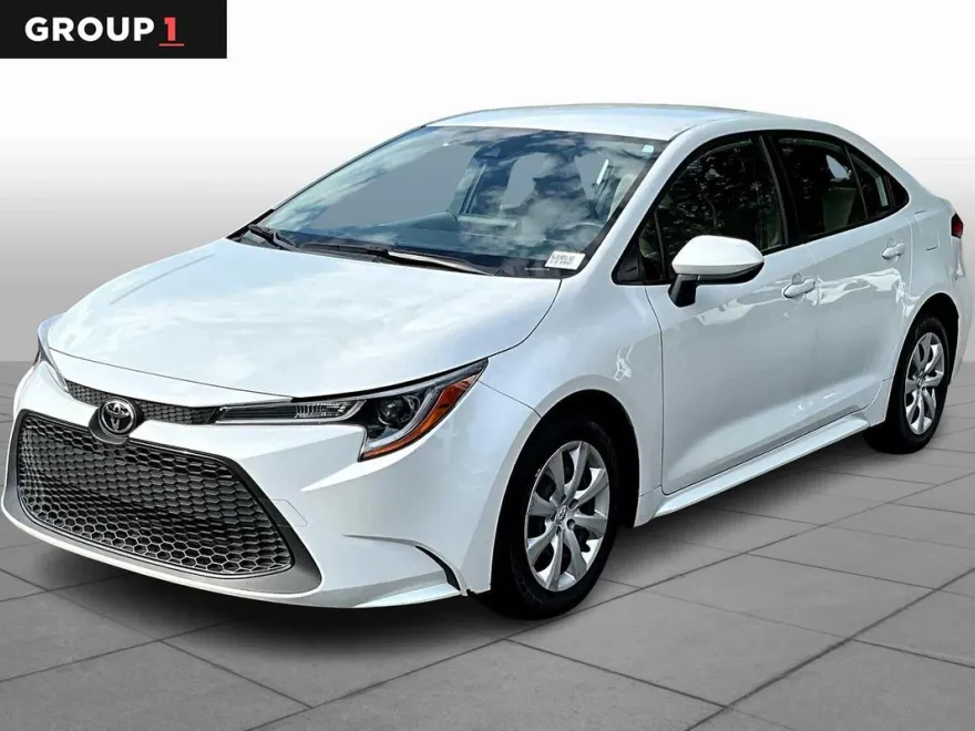 2022 Toyota Corolla LE photo 1