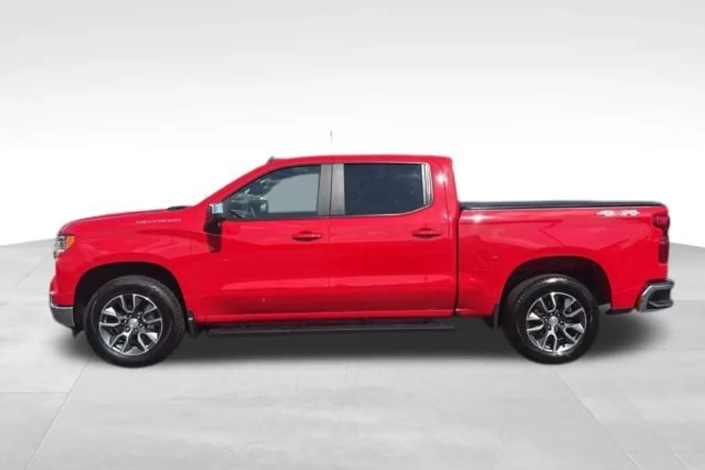 2025 Chevrolet Silverado 1500 LT photo 1