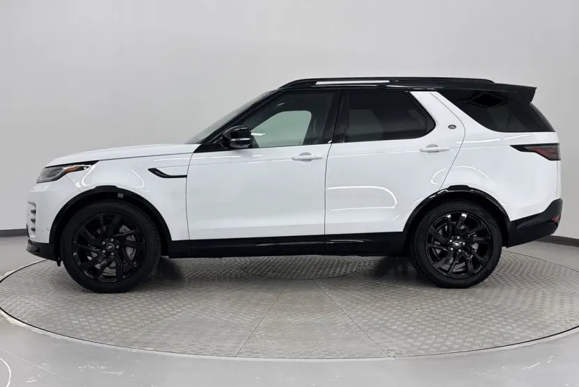 2024 Land Rover Discovery SE photo 1