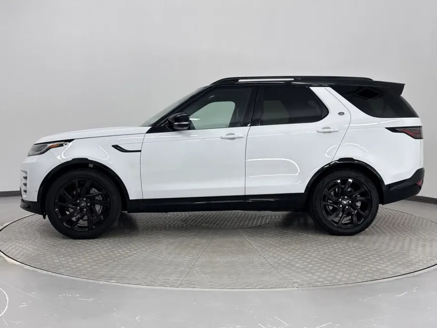 2024 Land Rover Discovery SE photo 1