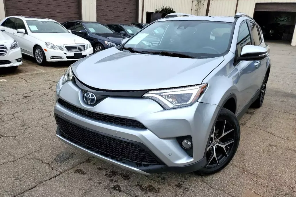 2016 Toyota RAV4 SE photo 1