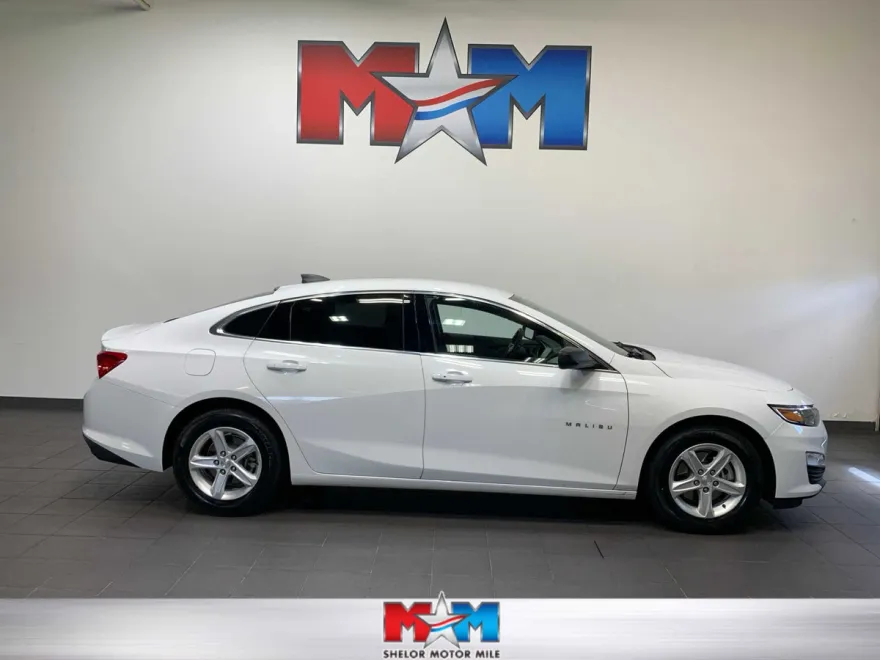 2020 Chevrolet Malibu photo 1