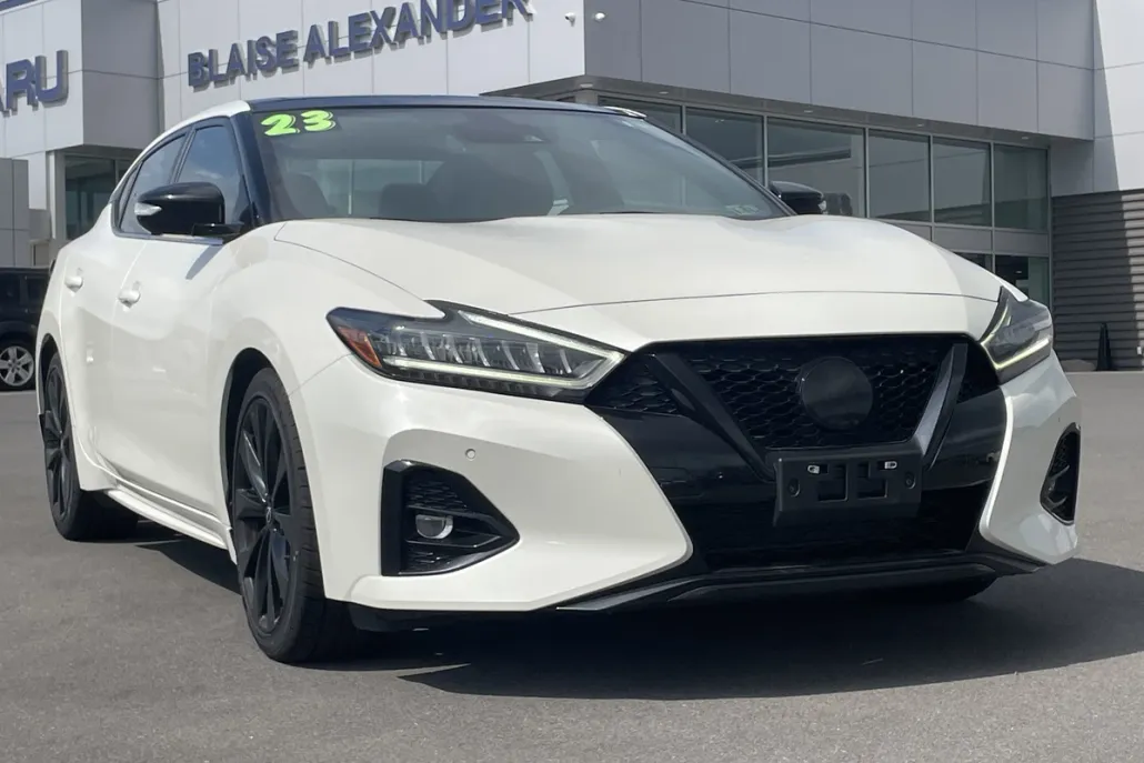 2023 Nissan Maxima SR photo 1