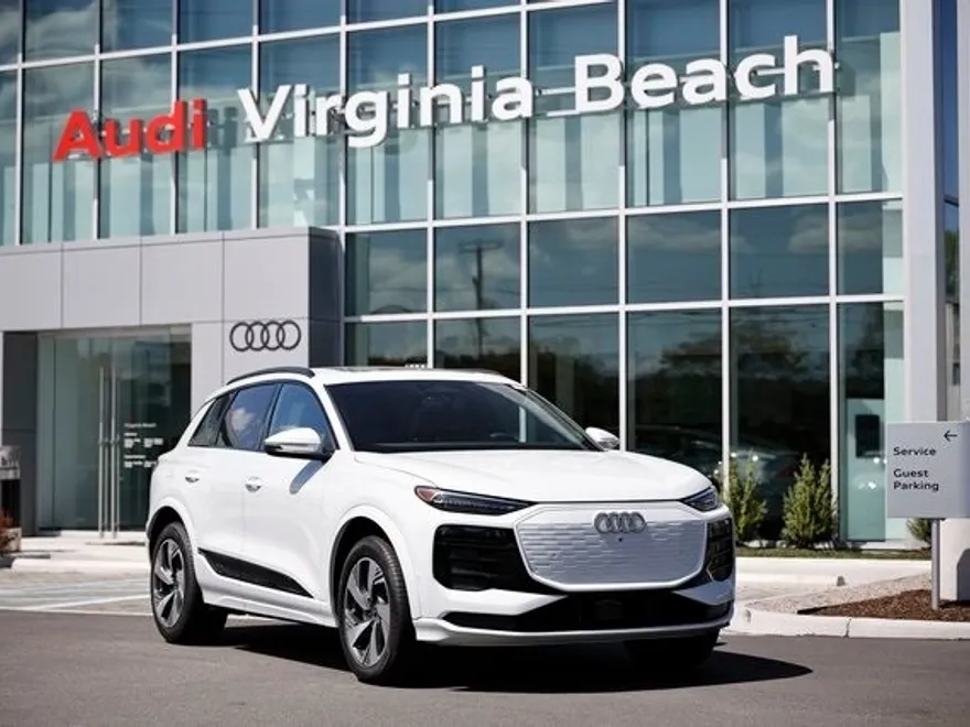2025 Audi e-tron Premium Plus photo 1